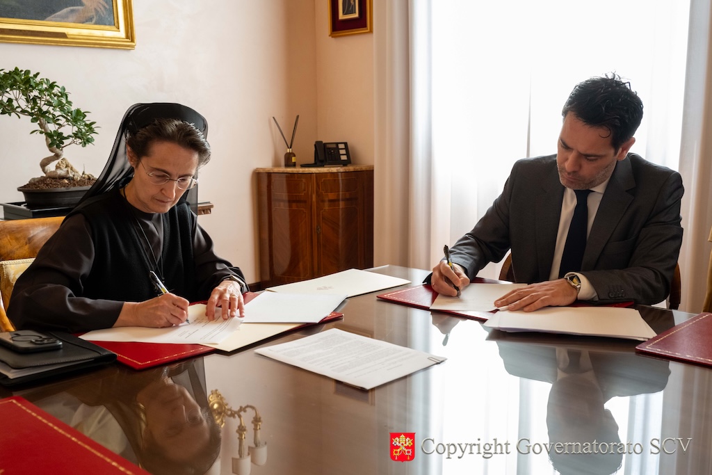 Monete e francobolli vaticani, intesa tra Governatorato dello Stato della Città del Vaticano e IPZS: protagonista la Scuola dell'Arte della Medaglia