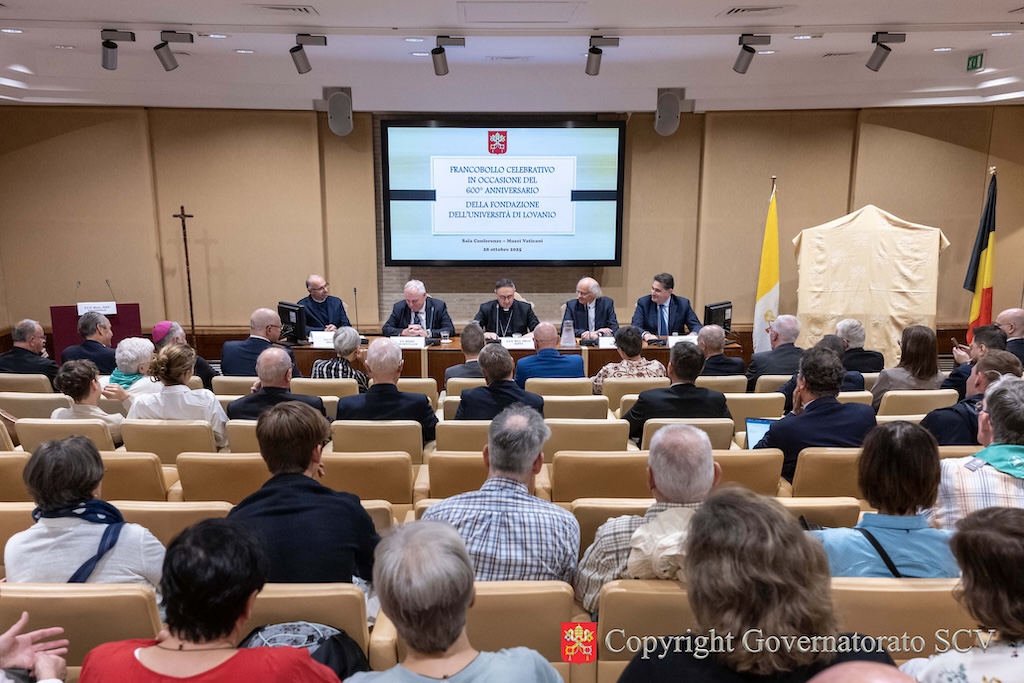 Lo Stato della Città del Vaticano celebra i 600 anni dell’Università di Lovanio con un francobollo celebrativo